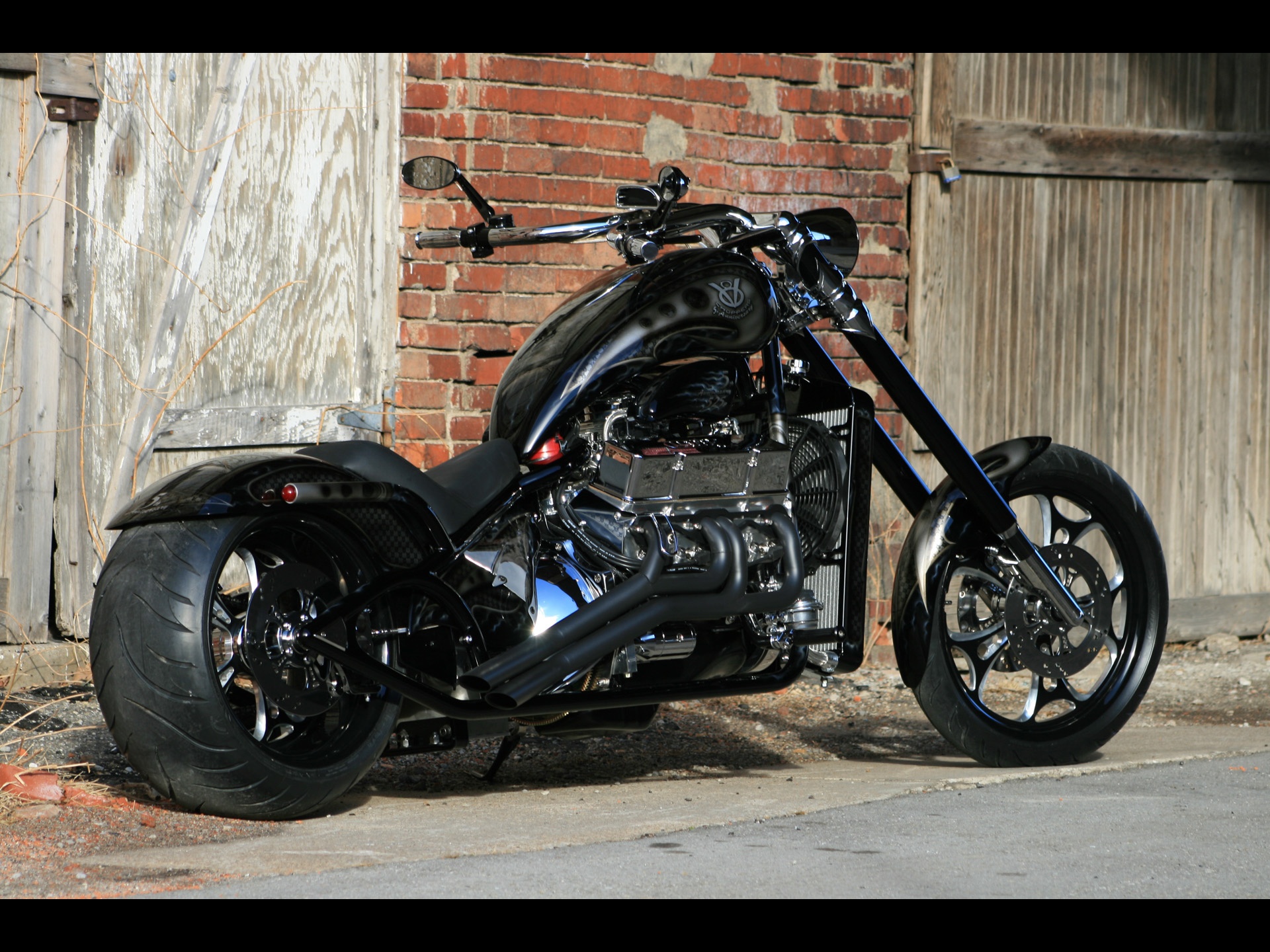 Downloading custom. Мотоцикл Harley Davidson Chopper. Харлей Дэвидсон чоппер черный. Мотоциклы Харлей Дэвидсон чопперы. Харлей Дэвидсон чопперы кастом.